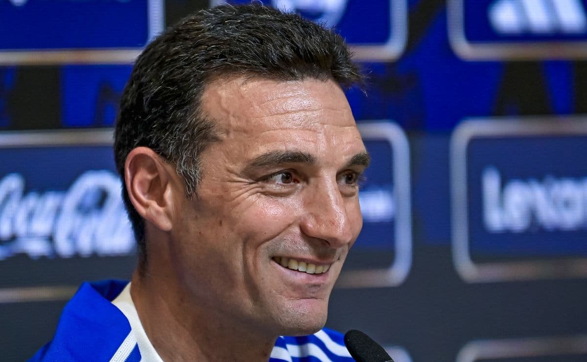 Report: Argentina coach Scaloni cuts World Cup preliminary squad to 35 players, final decision due this week