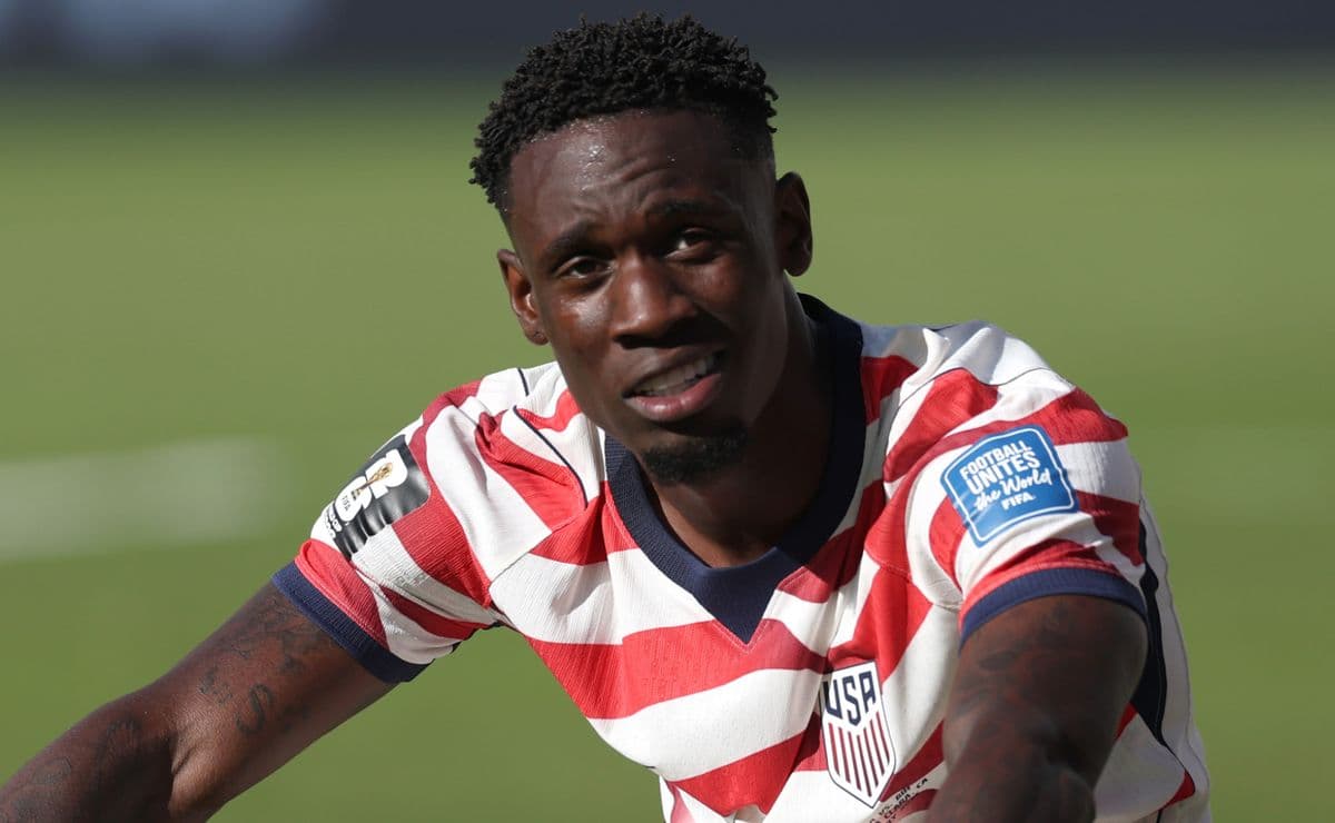 Why was Folarin Balogun sent off in the USMNT vs Bosnia and Herzegovina 2026 World Cup match?