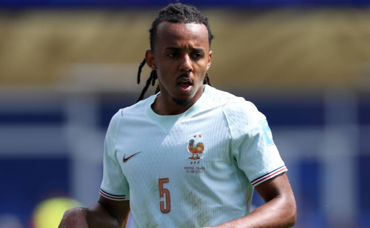 Why isn’t Jules Kounde starting for France against England at the 2026 World Cup?