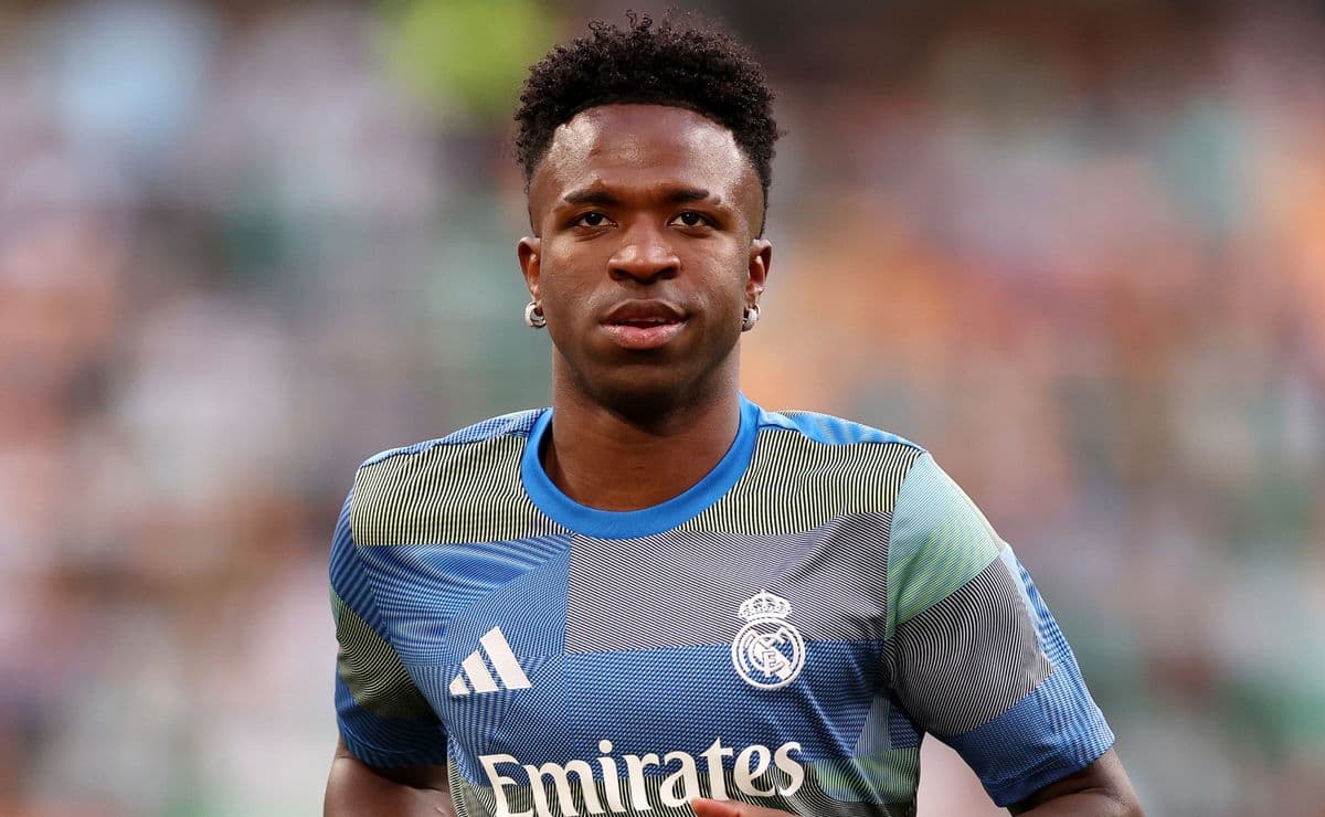 Vinicius Jr makes bold social media move amid Real Madrid exit rumors and Arsenal interest