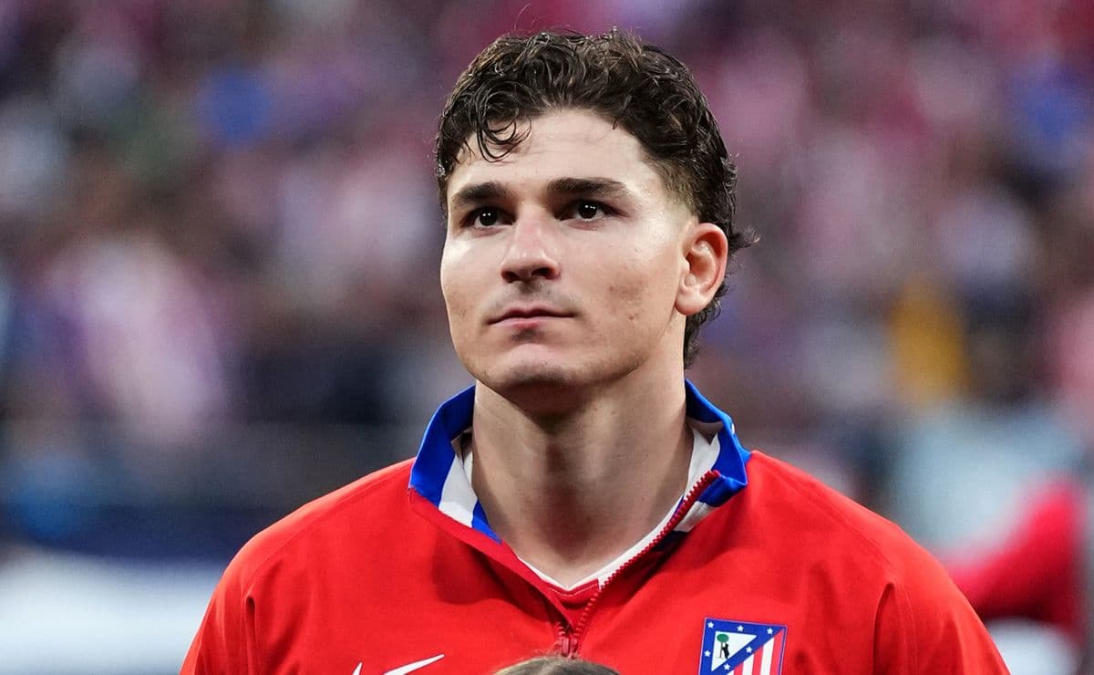Diego Simeone refuses to defend Julian Alvarez over Atletico Madrid supporters’ chants against him