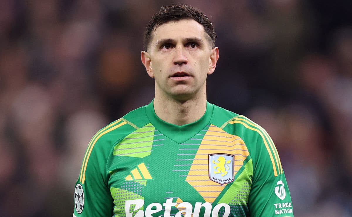 Emiliano ‘Dibu’ Martinez reportedly open to Chelsea move amid Aston Villa exit