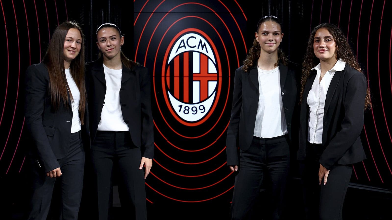 FIRST PROFESSIONAL CONTRACTS FOR FOUR WOMEN'S PRIMAVERA PLAYERS