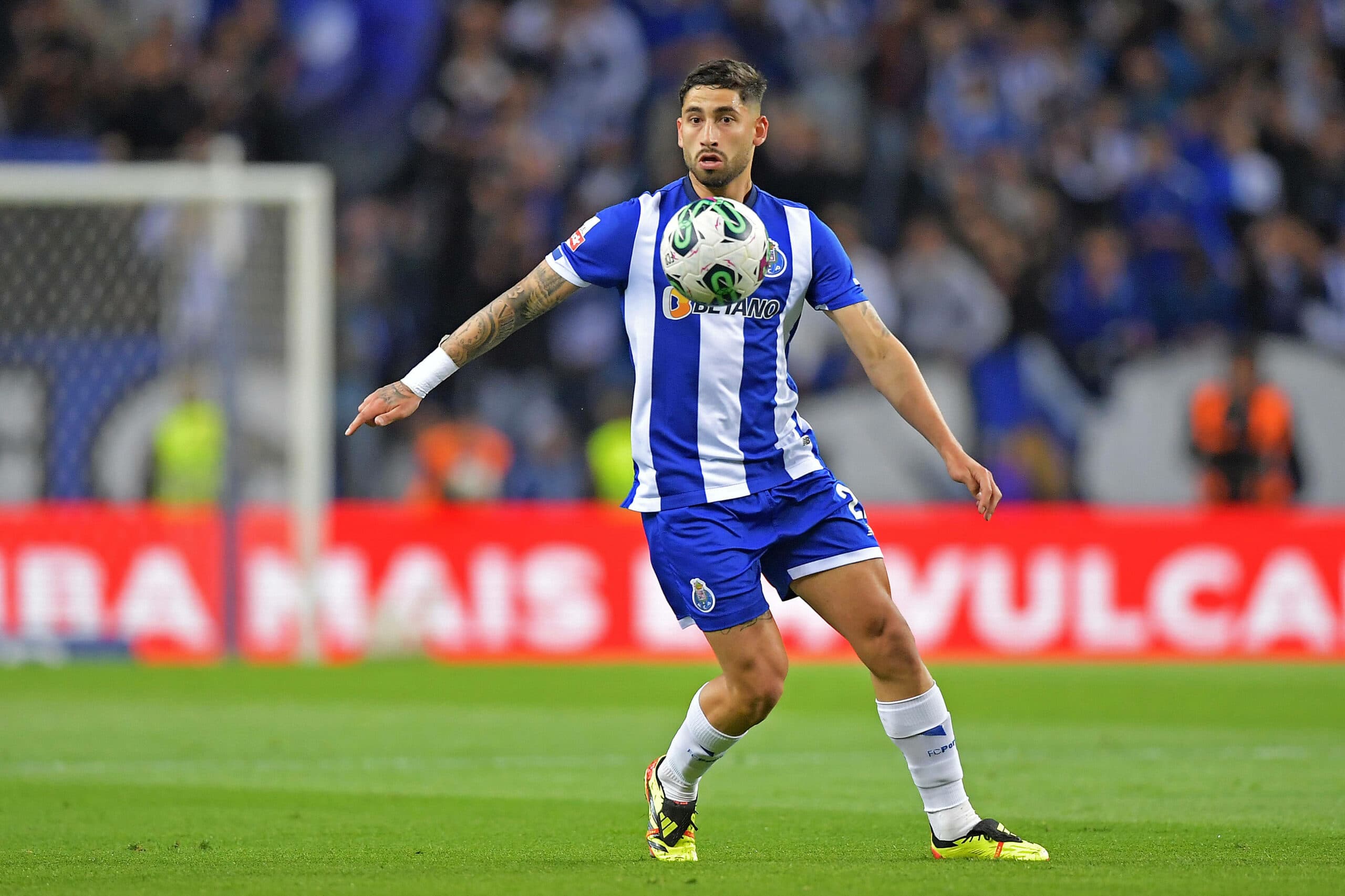 Journalist: Liverpool are in the race to sign South American midfielder