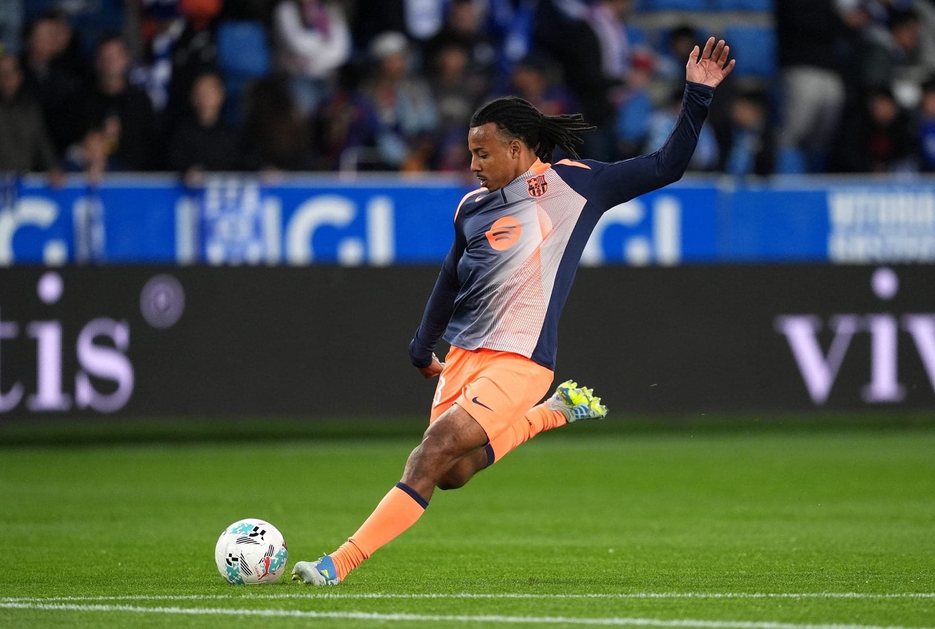 Exit-linked Barcelona defender could return to his original position this season – report