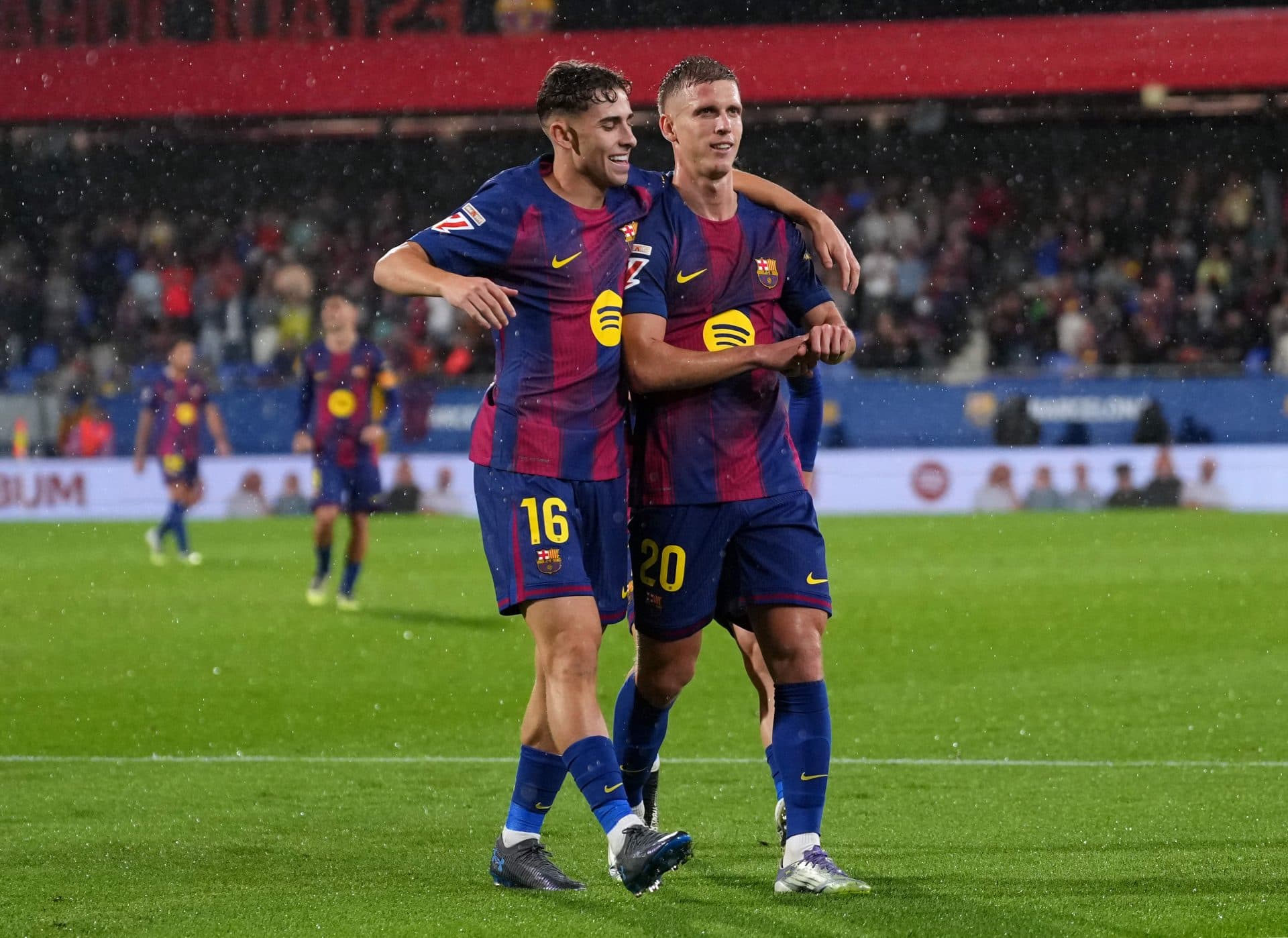 Hansi Flick and Spain coach have different plans for Barcelona midfield duo – report