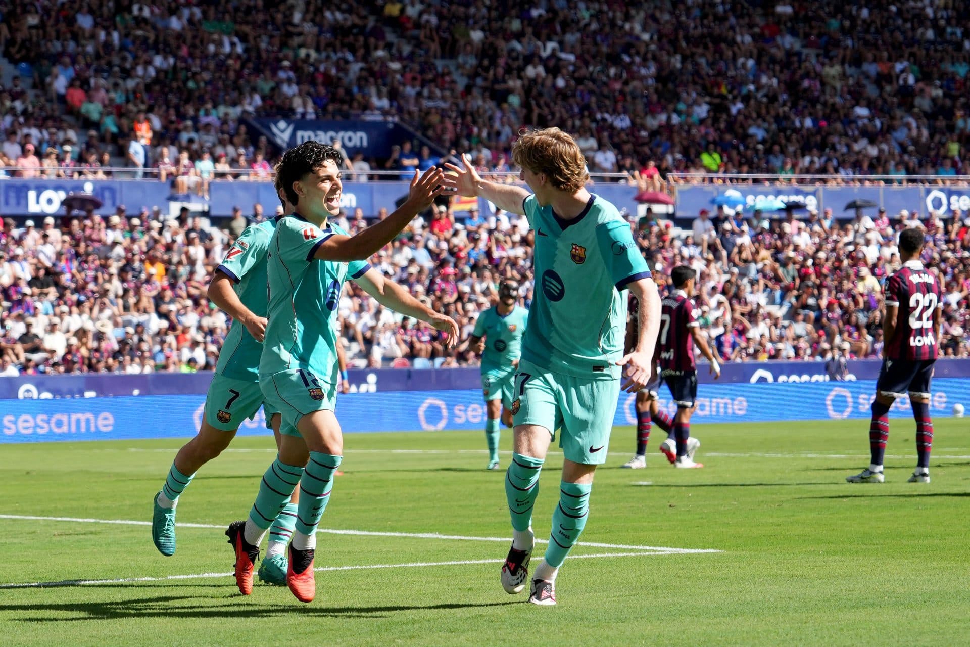 Barcelona youngster beats the record of Philipp Lahm after scoring against Levante