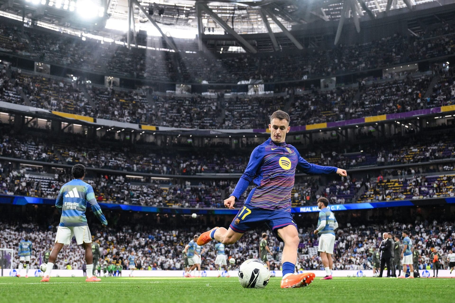 Besiktas contact superagent for 22-year-old Barcelona midfielder – report