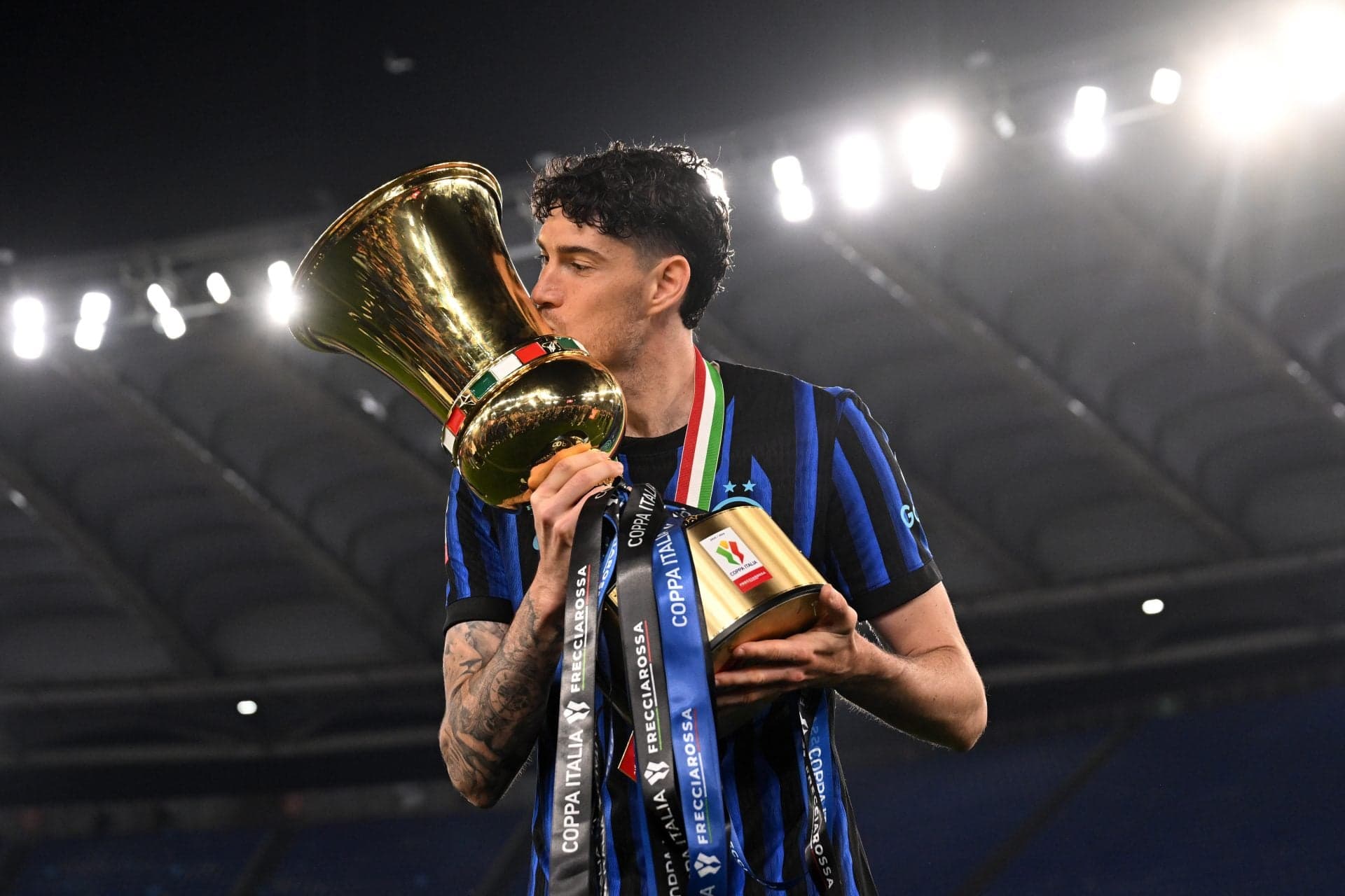 ‘He’s happy here’: Barcelona defensive target’s agent shuts down exit talk