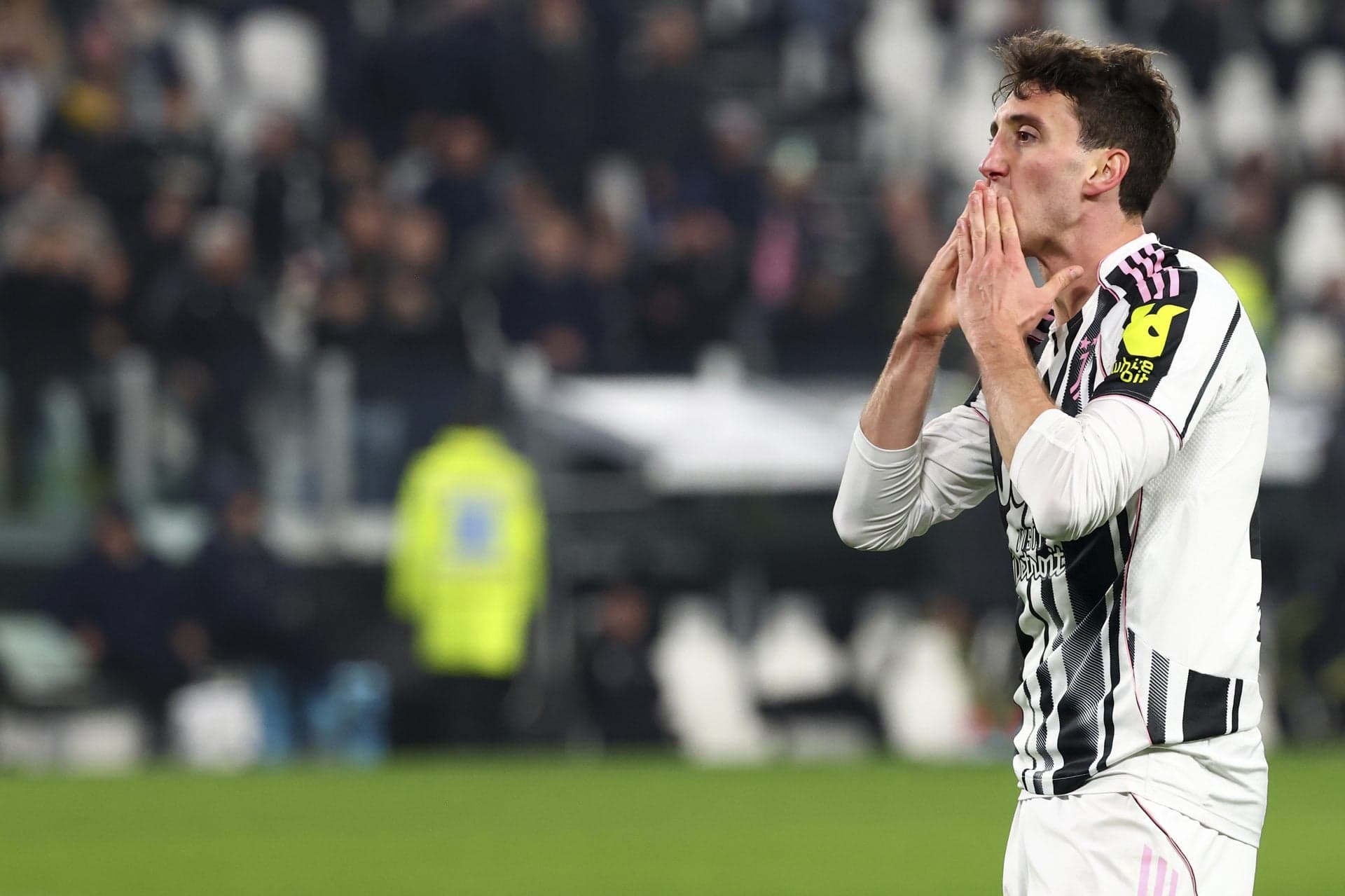 Chelsea, Inter interested in Italian fullback tracked by Barcelona