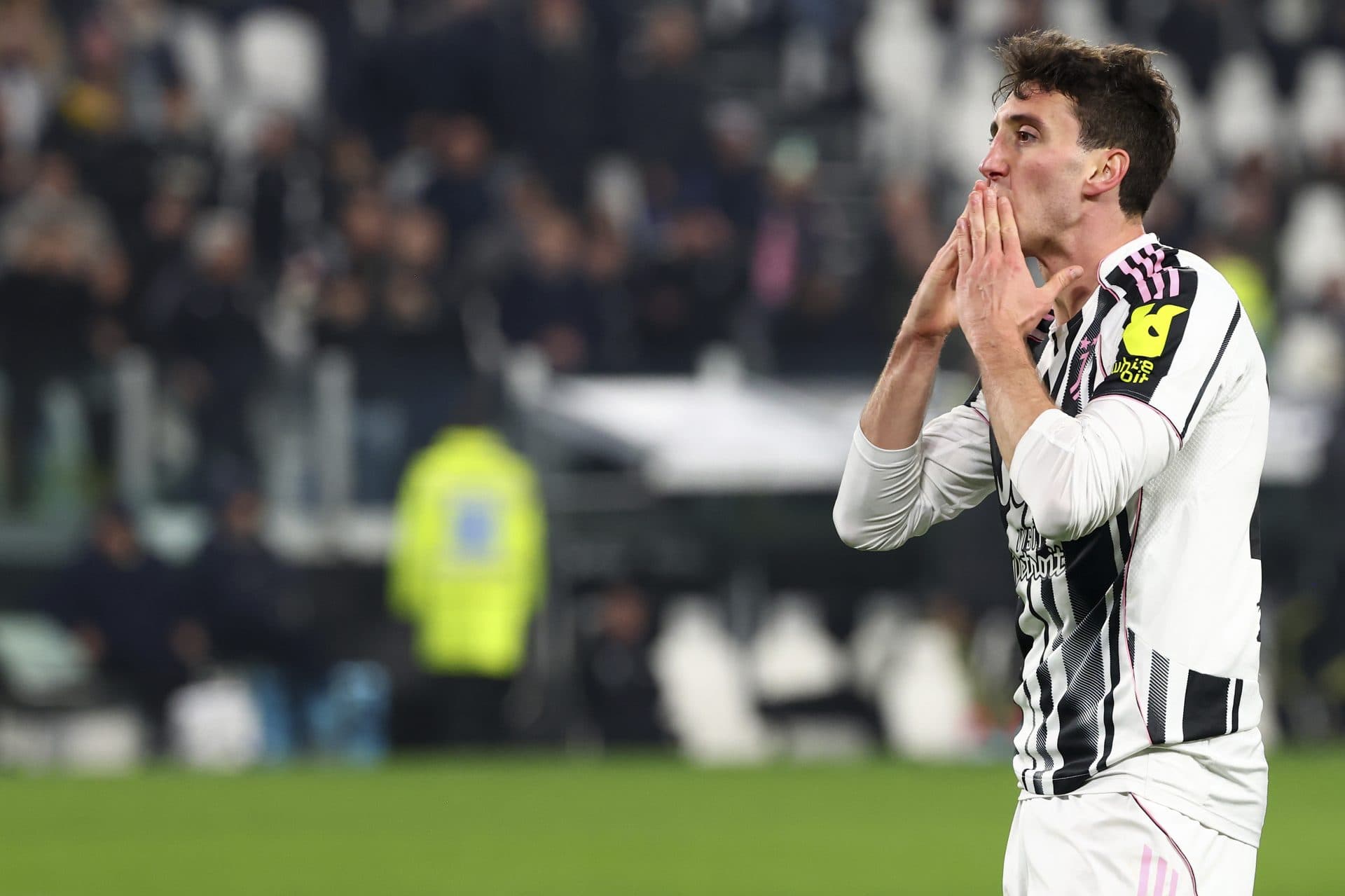 Barcelona revive interest in €30m-rated Juventus defender; move dependent on Alejandro Balde – report