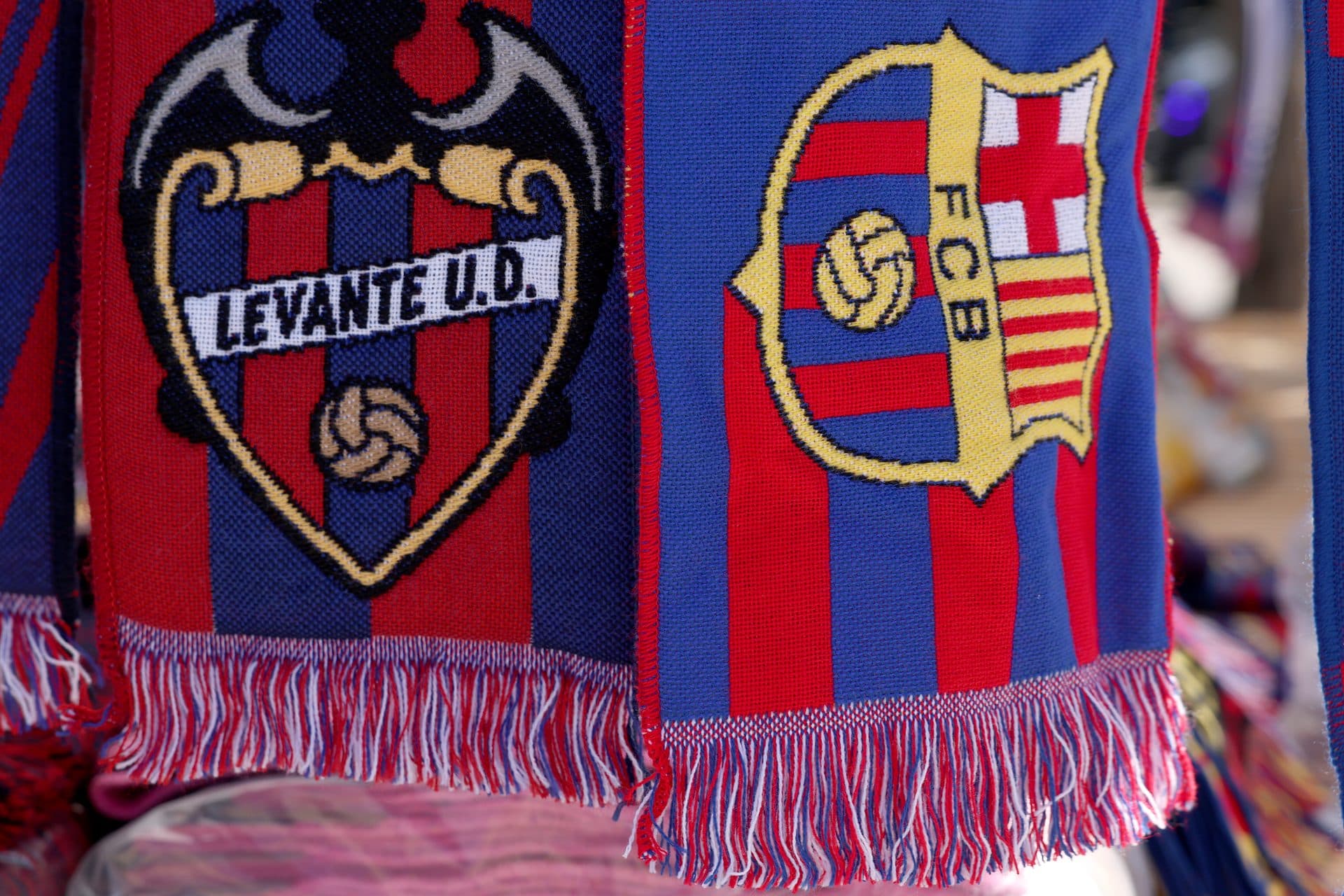Watch: Levante honour Barcelona’s World Cup winners before kick-off