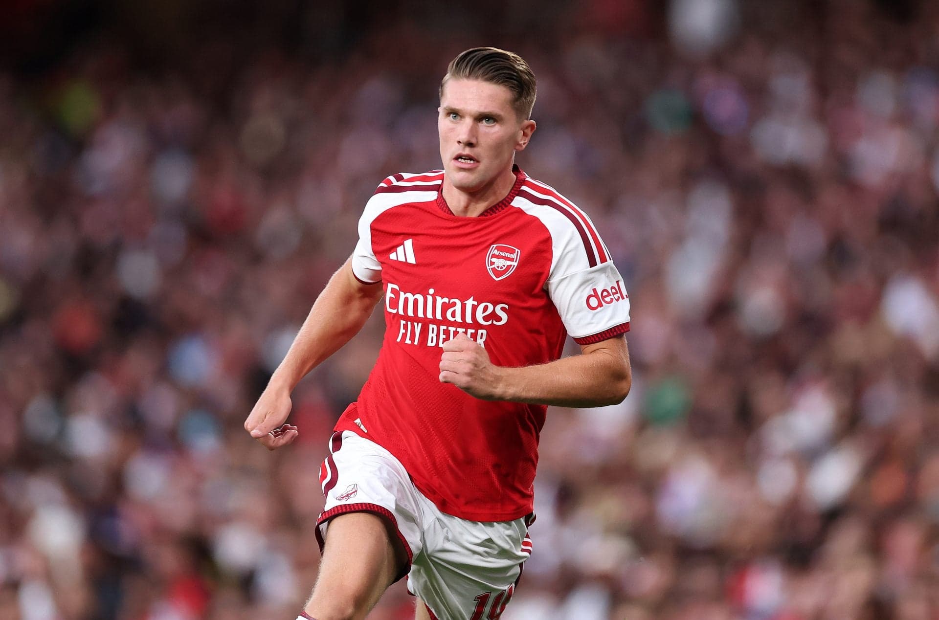 Arsenal striker ‘offering himself daily’ to Barcelona – report