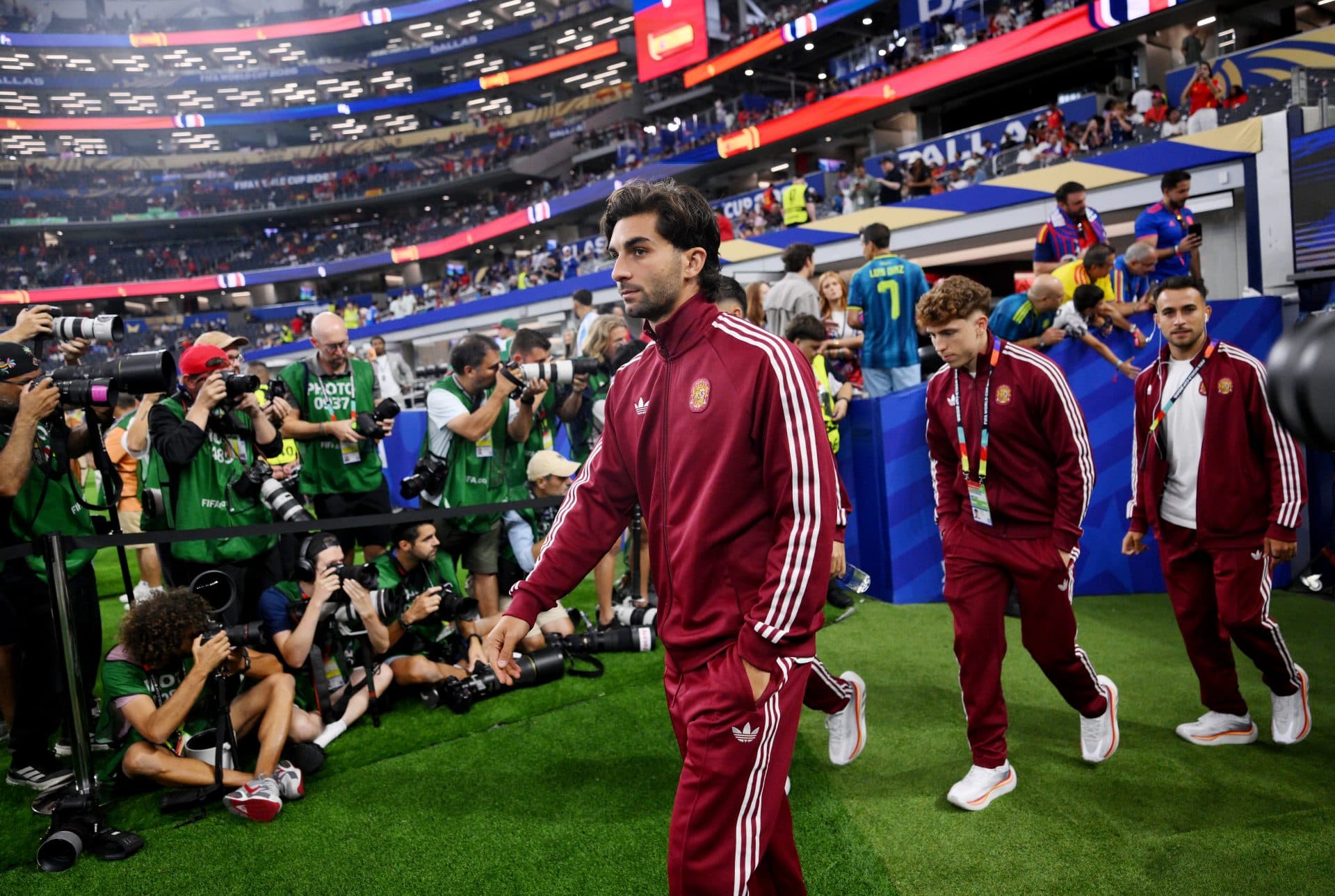 Barcelona forward’s chances of staying stand at ’50-50′ with player not satisfied by renewal proposal