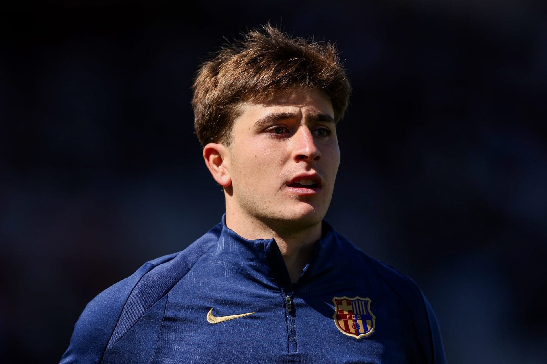 Barcelona closely monitoring 23-year-old former midfielder’s situation – report