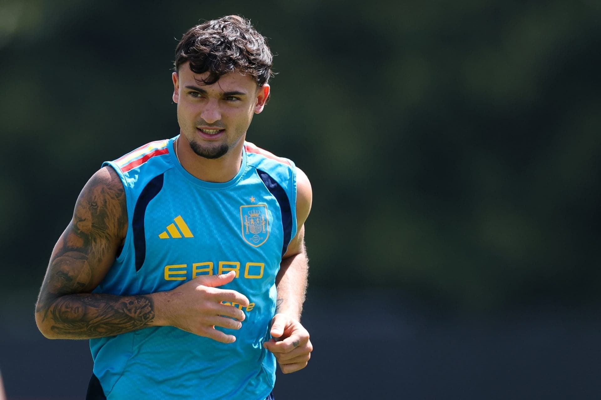 Atletico Madrid defender expects Barcelona priority target to leave this summer: ‘If he isn’t happy…’
