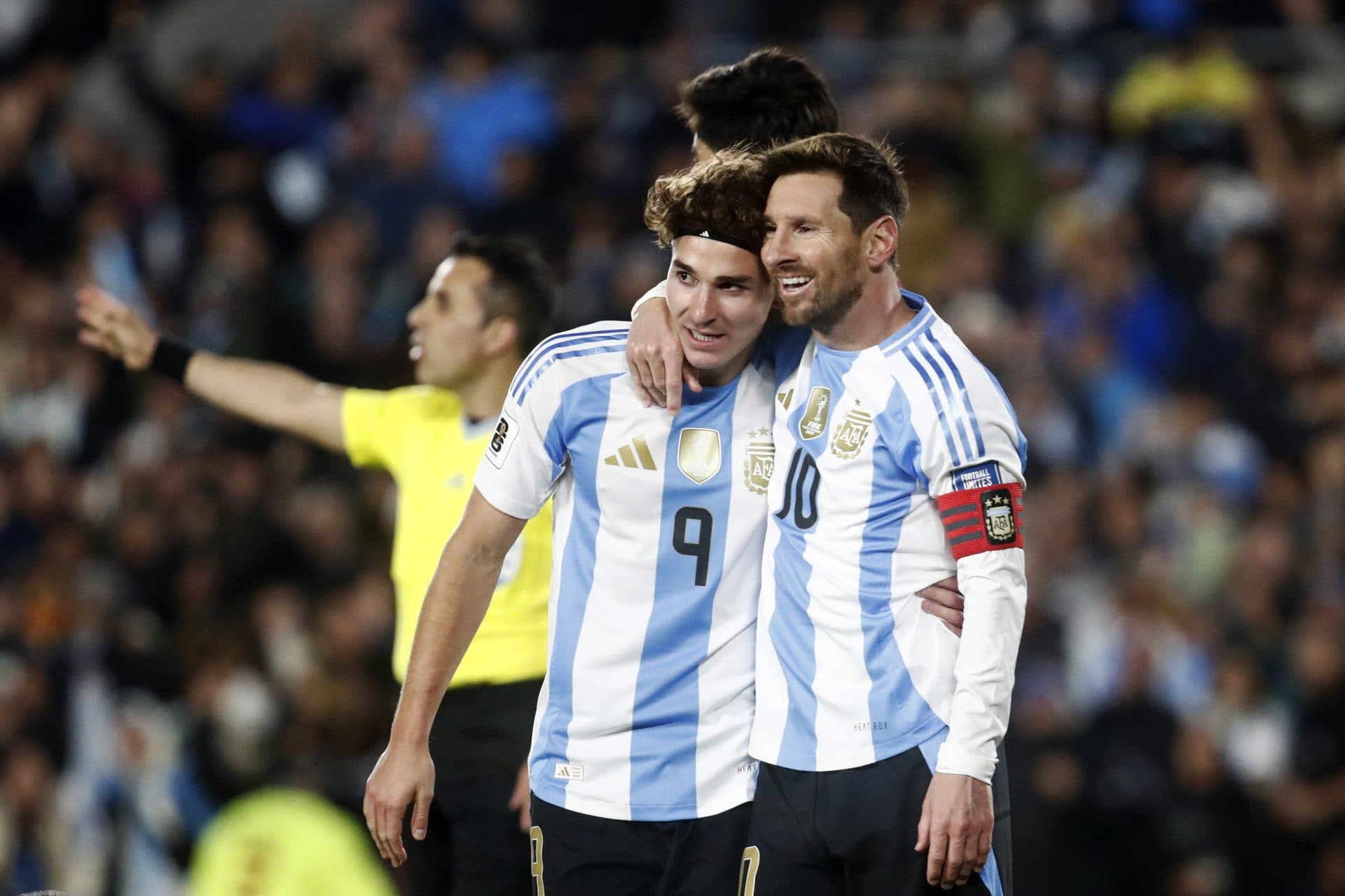 Julian Alvarez has spoken with Lionel Messi about Barcelona – report