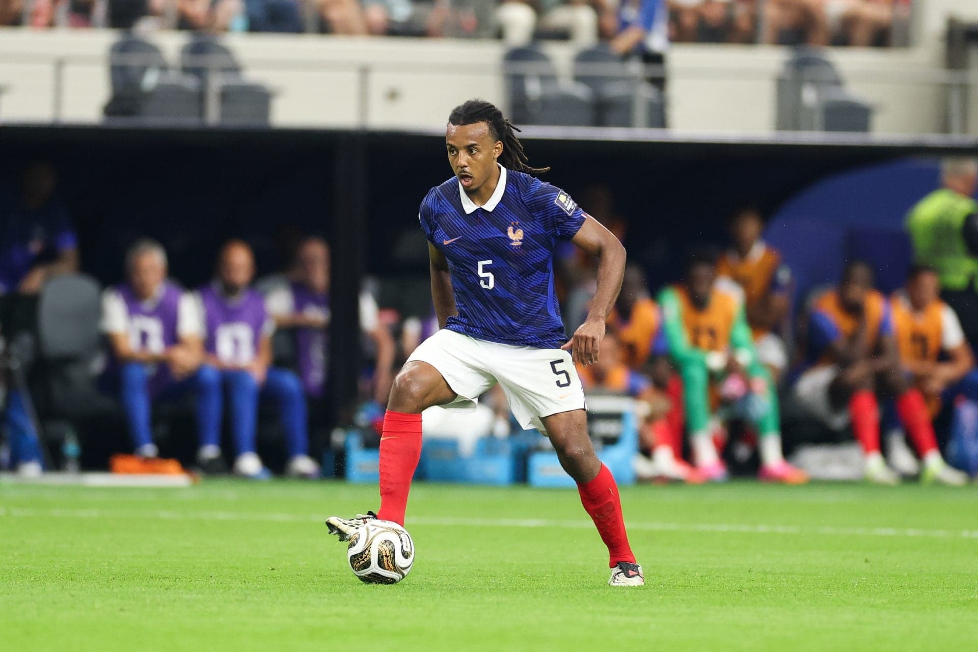 Barcelona defender has offers from Premier League clubs – report