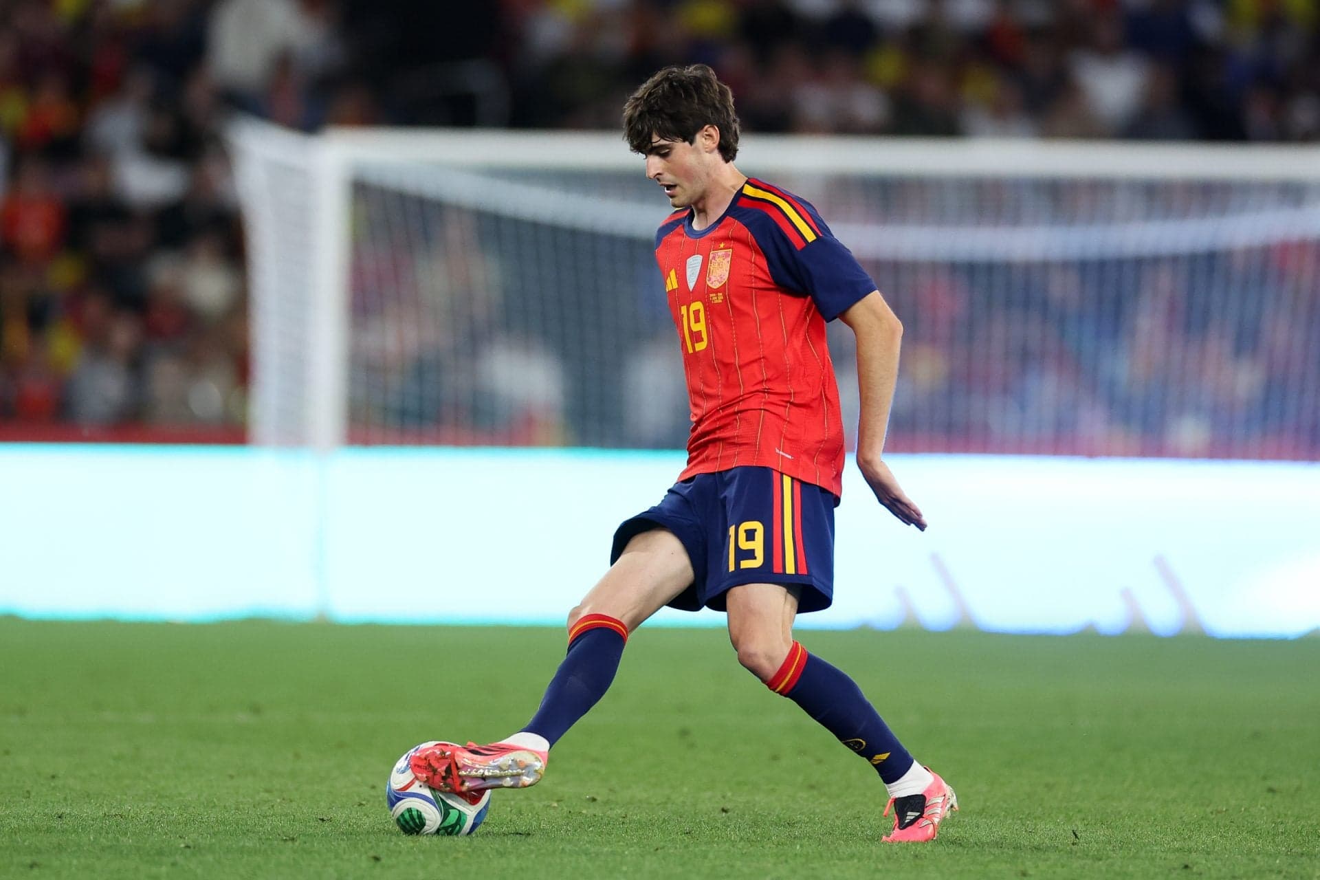 Barcelona weighing up move for La Liga midfield starlet – report