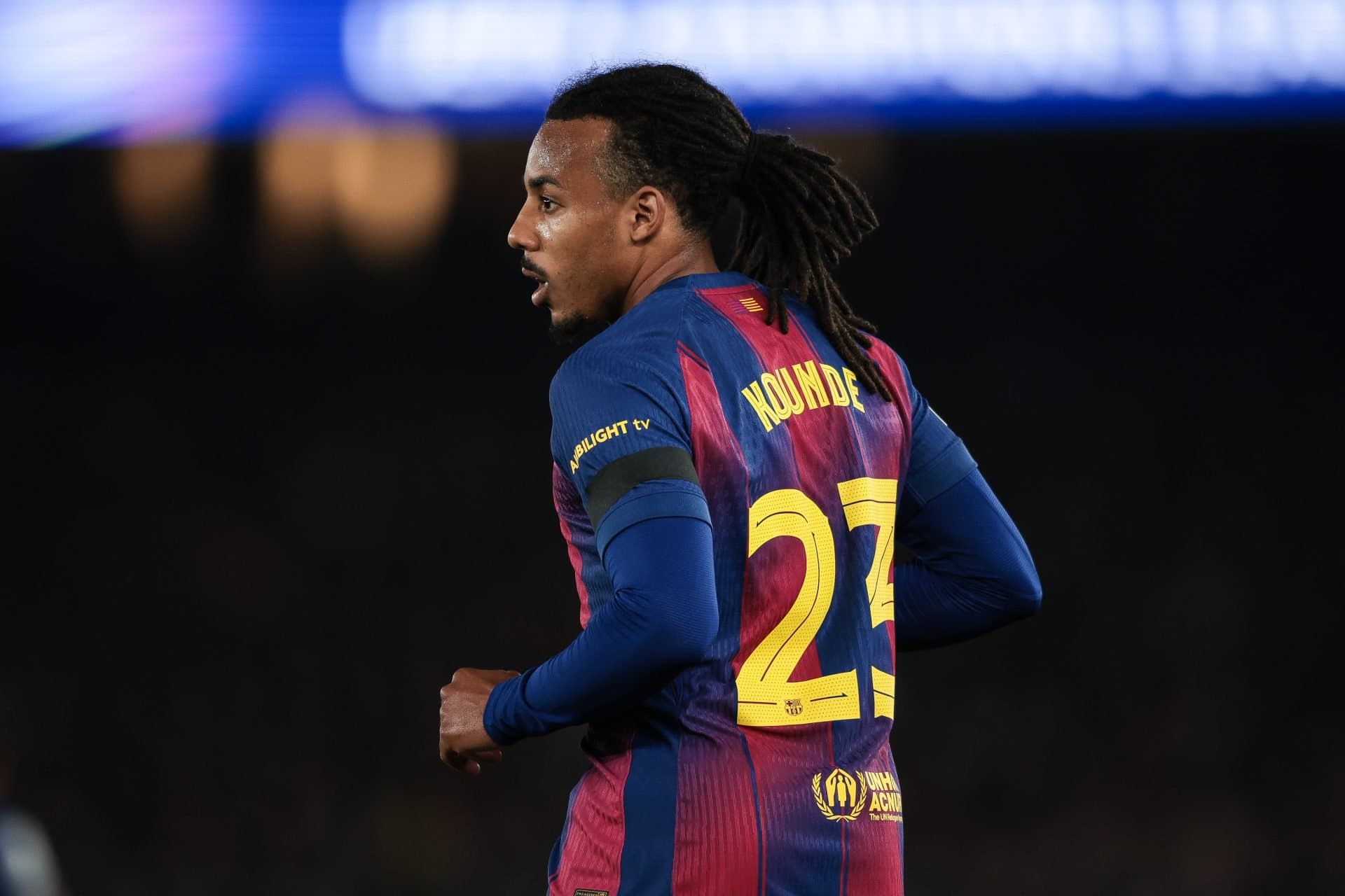 Arsenal yet to make any concrete advances to sign Barcelona defender despite interest – Romano