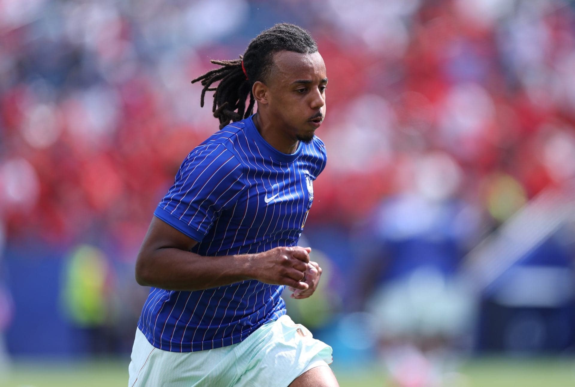 Barcelona defender’s agent visits club facilities amid growing Arsenal interest