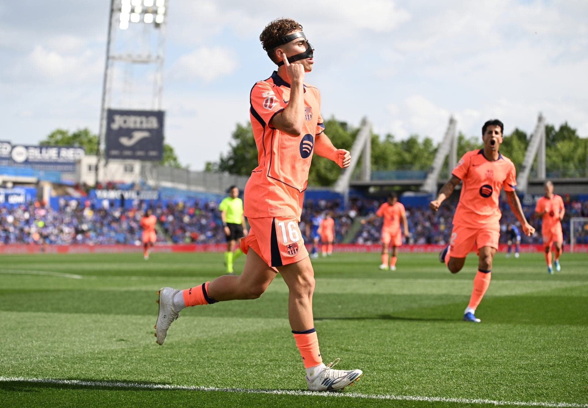 Hansi Flick receives positive update on key midfielder’s fitness ahead of Barcelona’s England tour