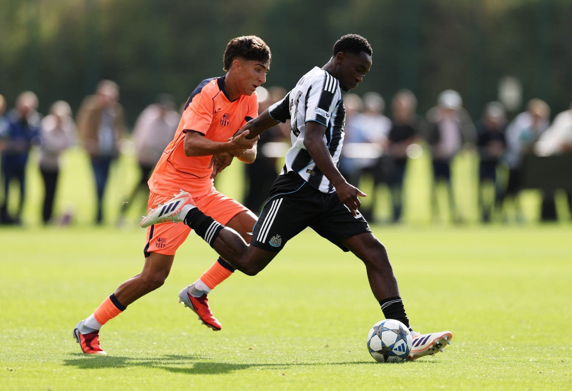 Report – 18-year-old Barcelona academy gem’s renewal on track