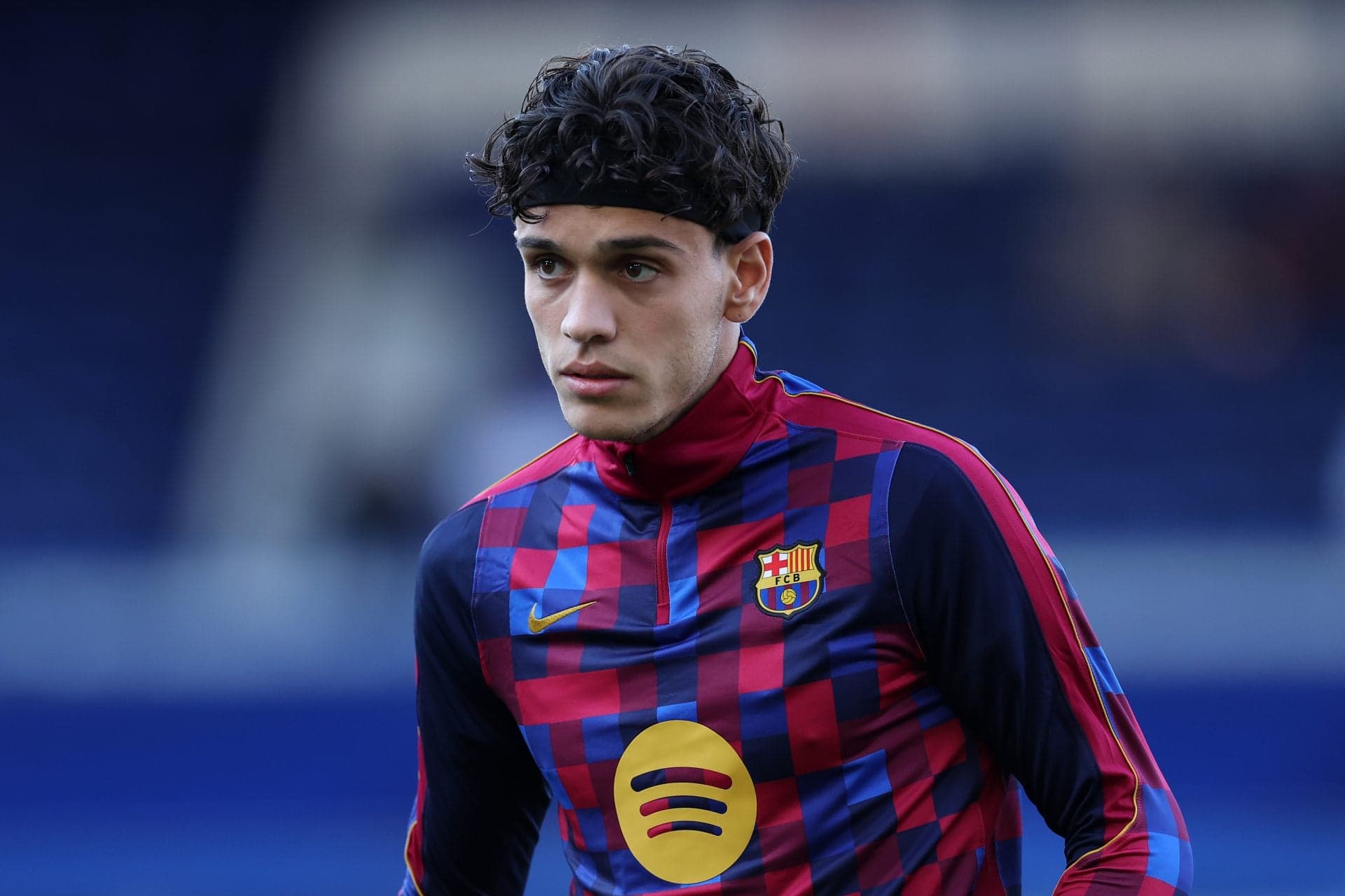 Premier League club enter the race to sign Barcelona defensive prodigy – report