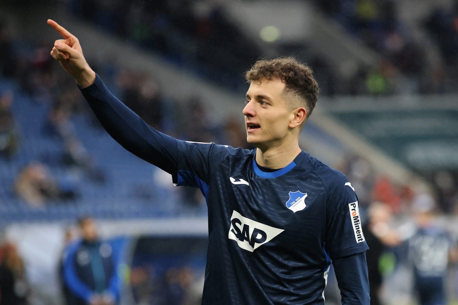 Bundesliga forward hints at Barcelona dream amid ongoing talks with Borussia Dortmund