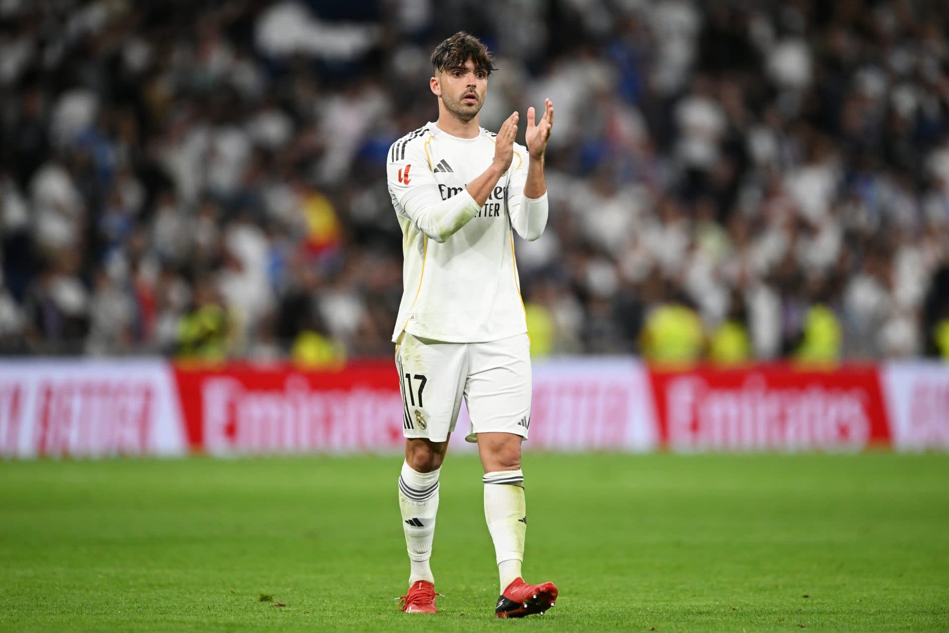 Real Madrid defender takes fresh swipe at Barcelona: ‘Negreira’s shadow is there’