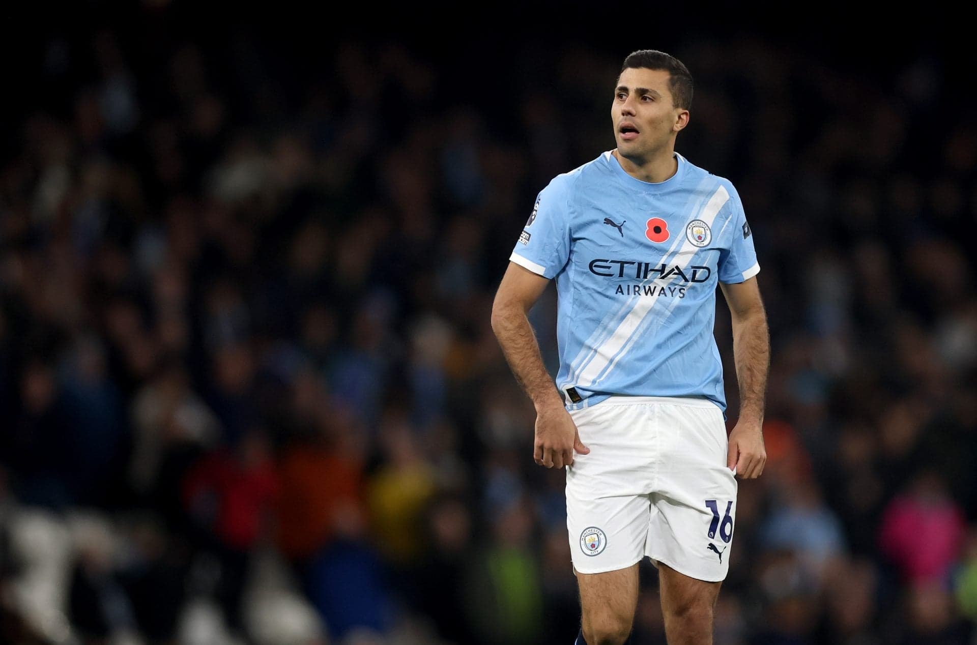 Manchester City make one last attempt to renew Barcelona-bound midfielder – report