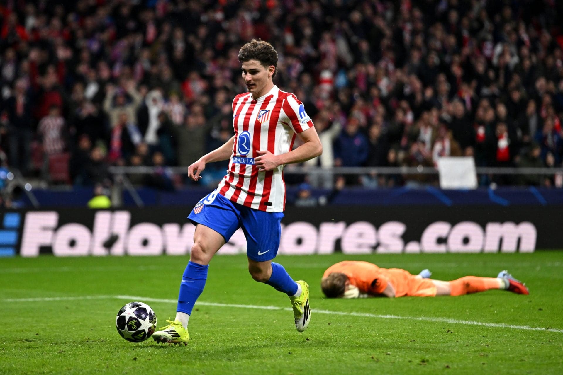 Julian Alvarez entourage inform Barcelona of key next step in transfer talks