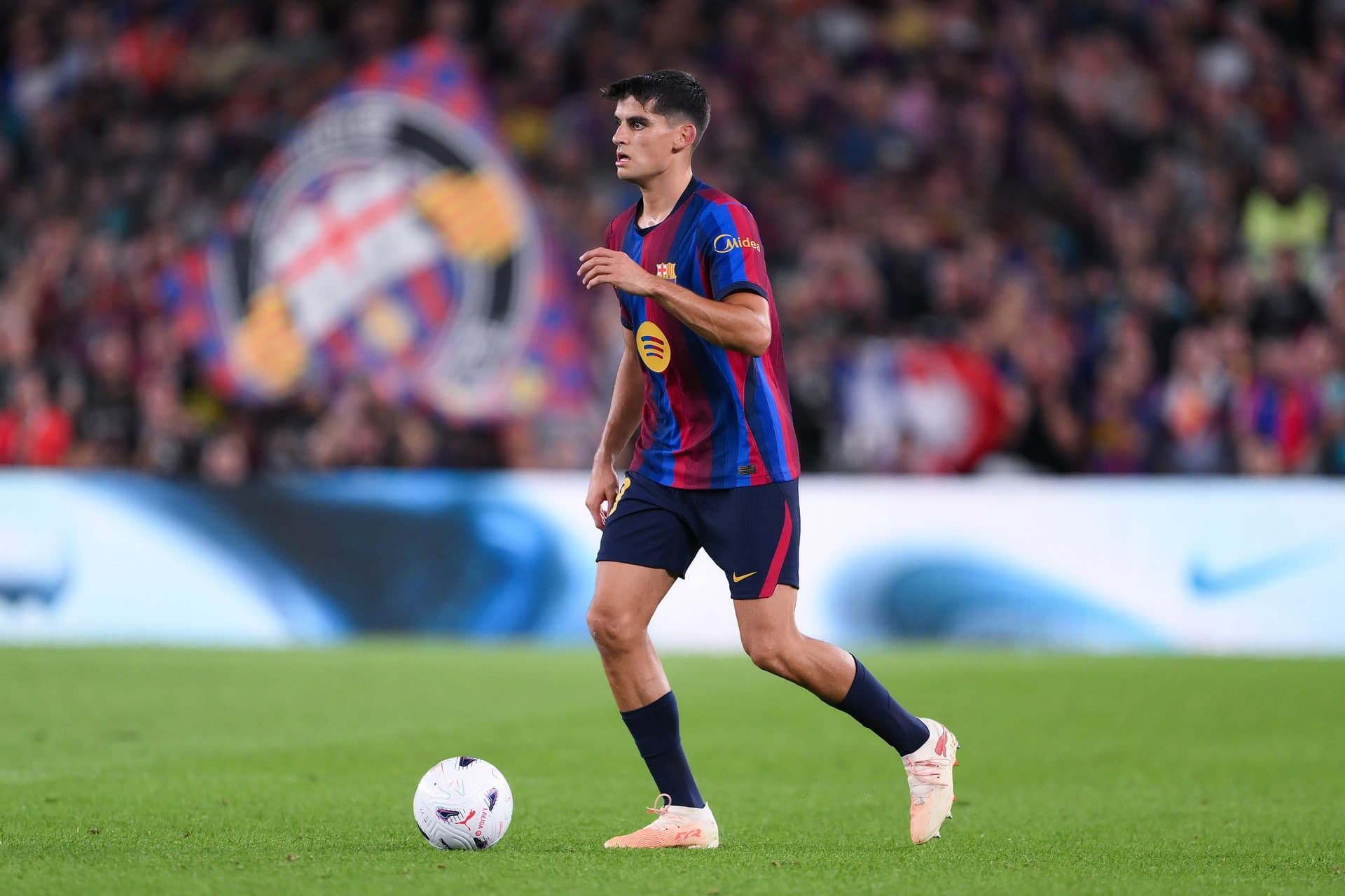 Barcelona director working behind the scenes on defender’s renewal after fighting display vs PSG