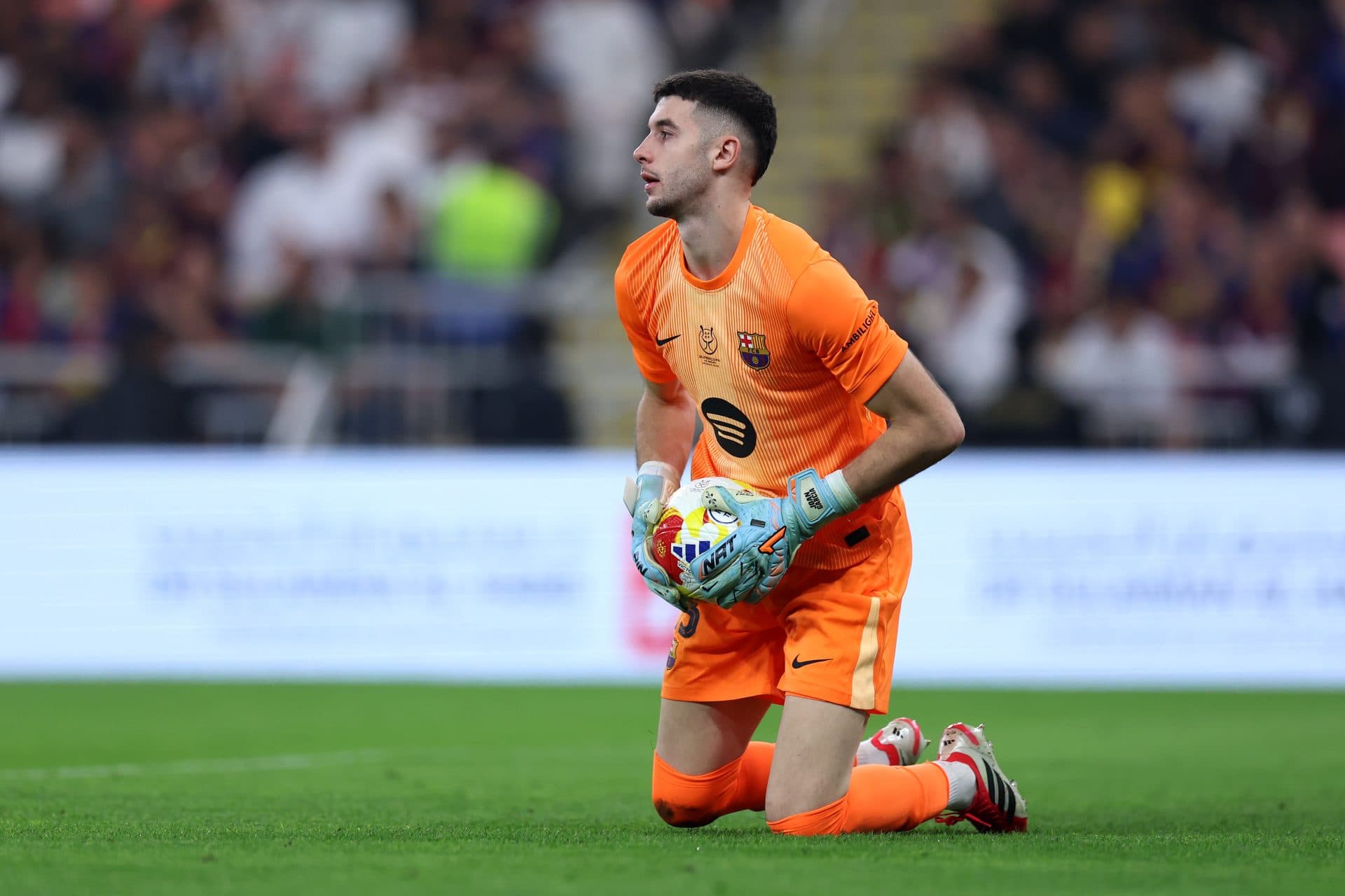Barcelona superstar overtakes Real Madrid veteran in Zamora race