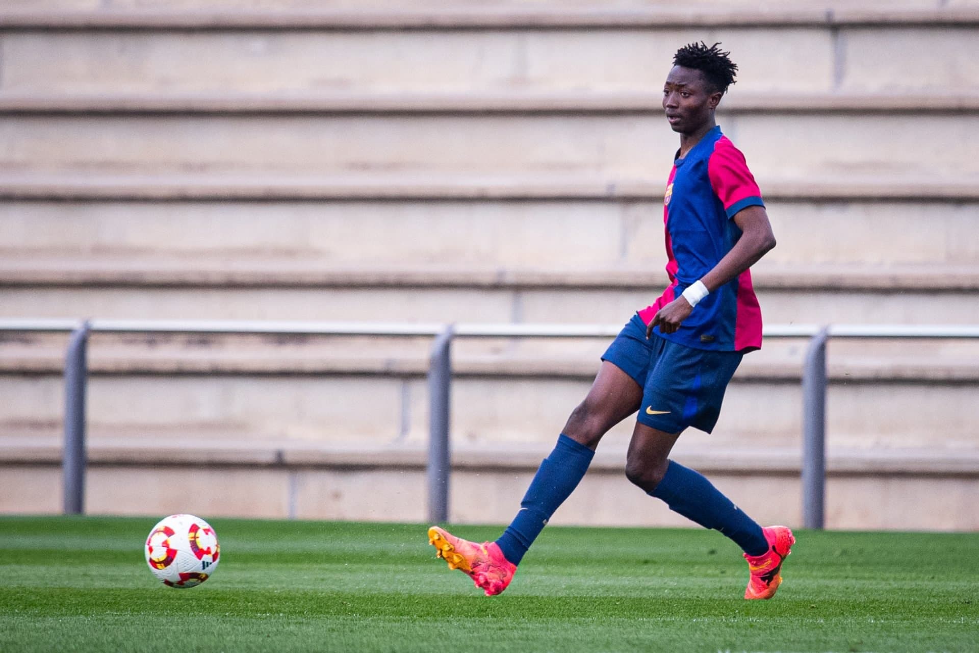 Exclusive: 19-year-old La Masia defensive gem not part of Flick’s plan despite depth concerns