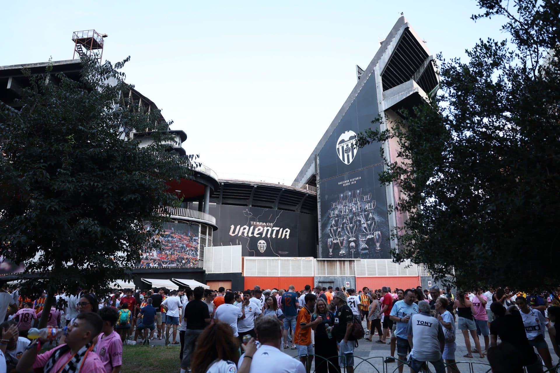 Tensions flare outside Mestalla ahead of Valencia vs Barcelona match