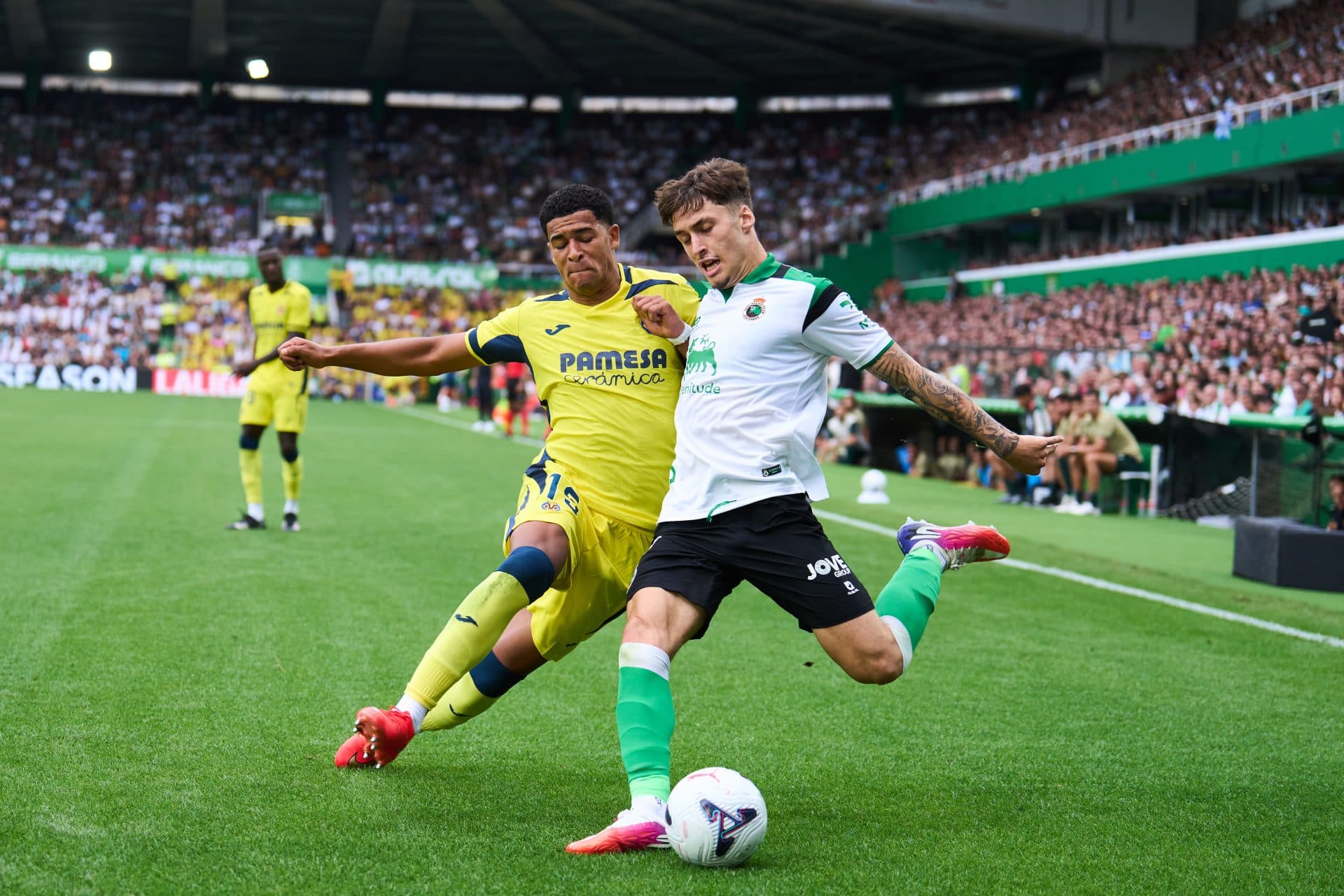 Barcelona and Atletico Madrid directors to battle for €16 million-rated La Liga defender
