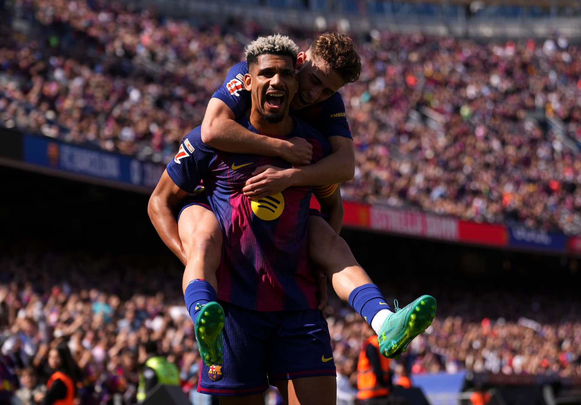 Two injured Barcelona stars rejoin group training during England pre-season camp