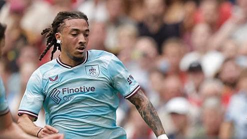 Burnley winger Koleosho joins Paris FC