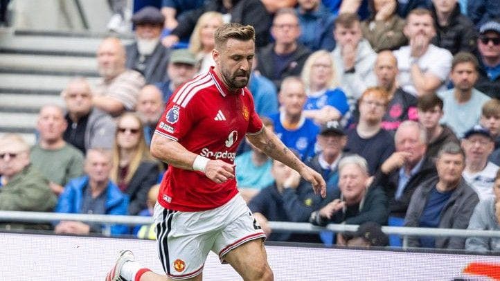Carrick explains Shaw's Man Utd training absence