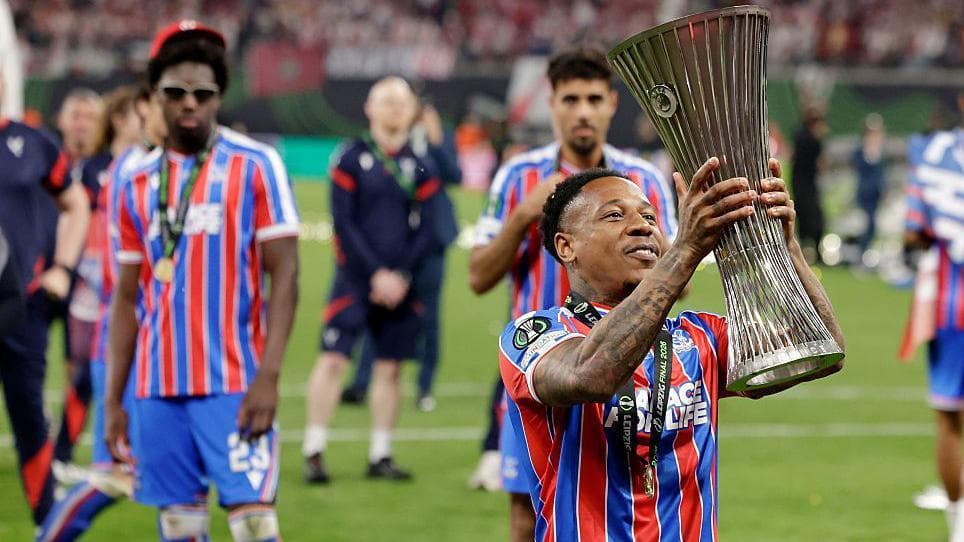 Academy graduate Clyne leaves Palace