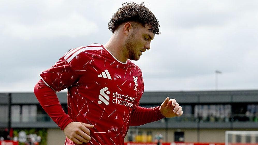 Valencia enter talks with Reds for Elliot loan