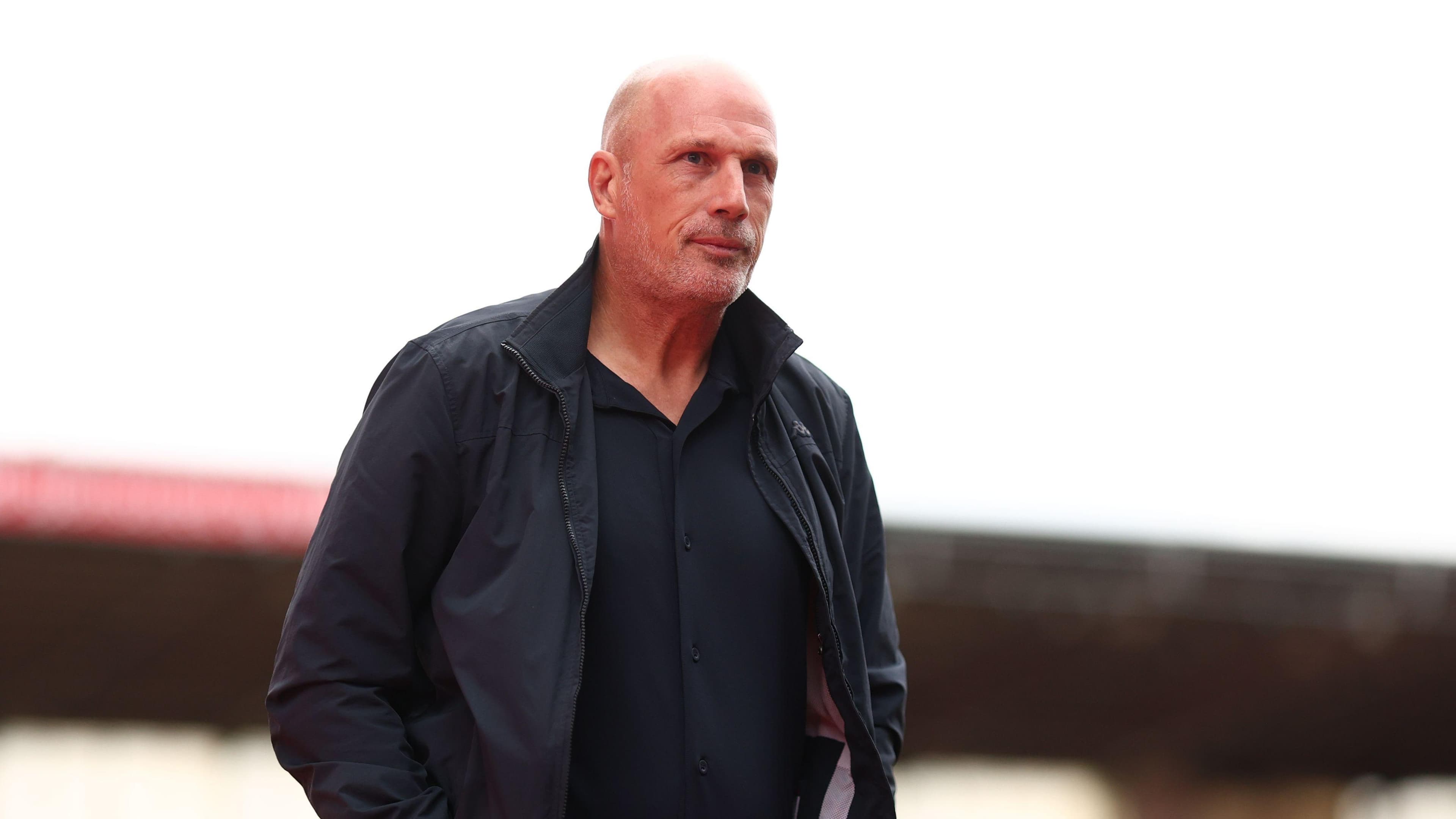 Clement a 'father figure' - City director Knapper