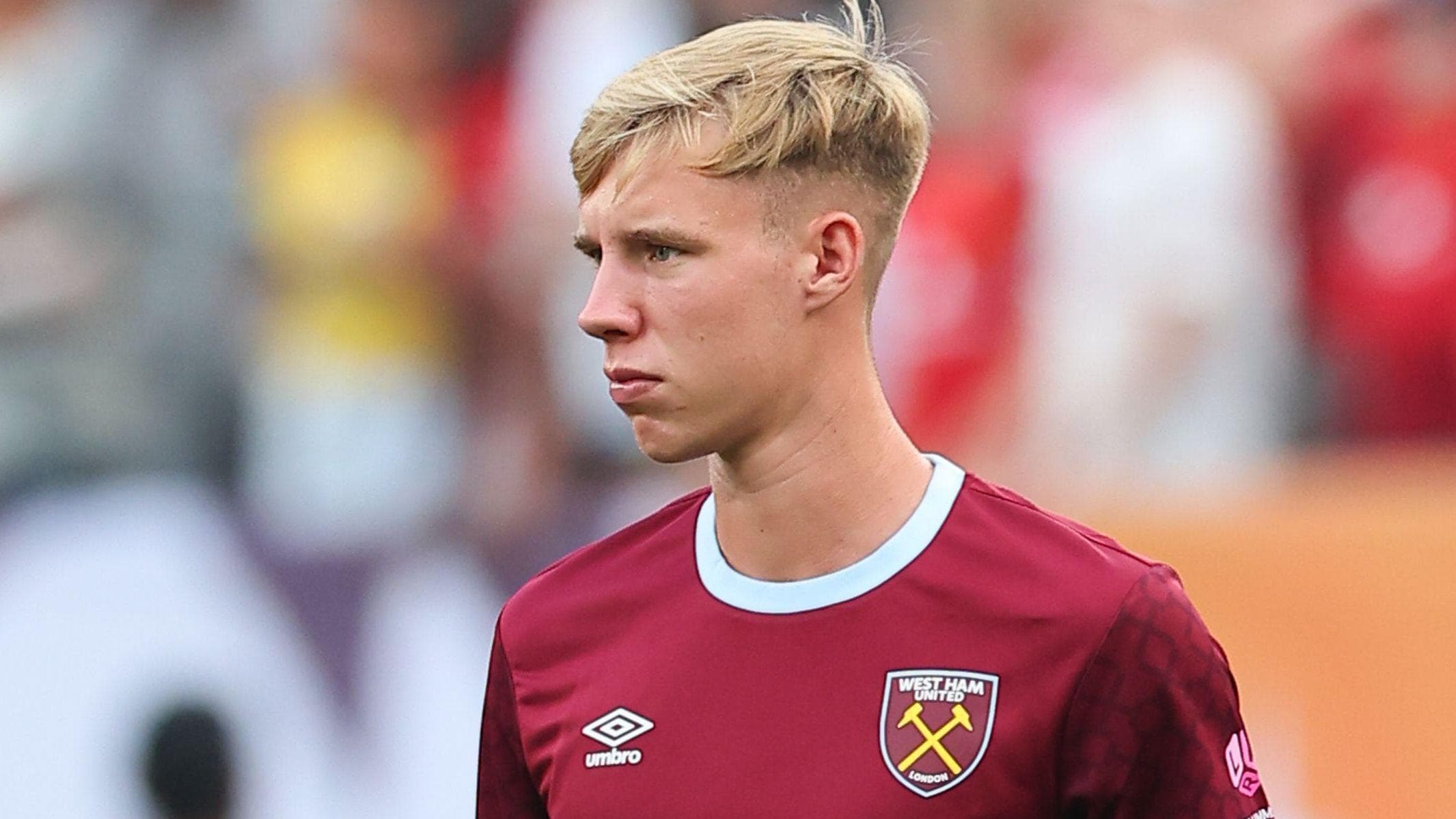 Stevenage bring in Casey and Setford on loan