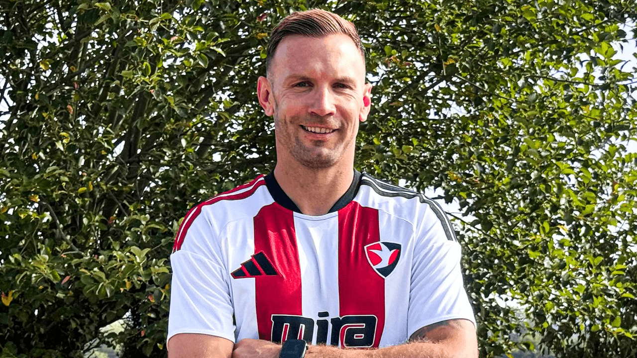 Cheltenham sign striker Weimann on free transfer