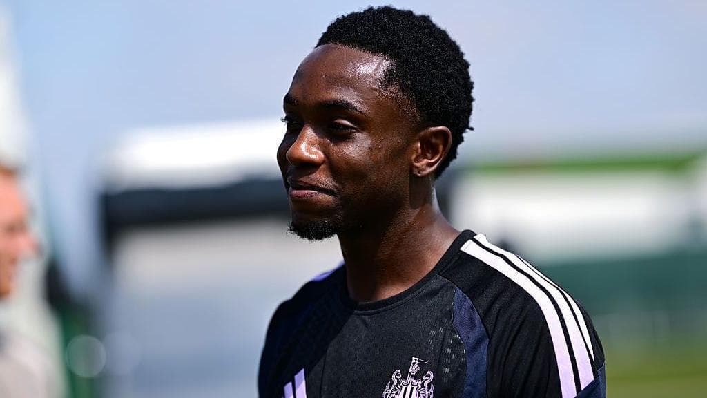 Swindon sign Newcastle midfielder Munda on loan