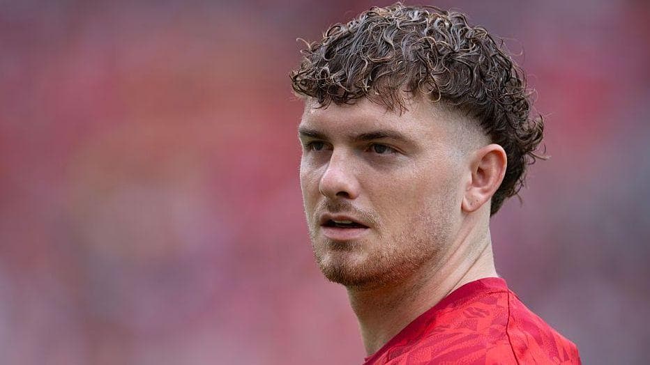 Valencia sign Liverpool's Elliott on loan