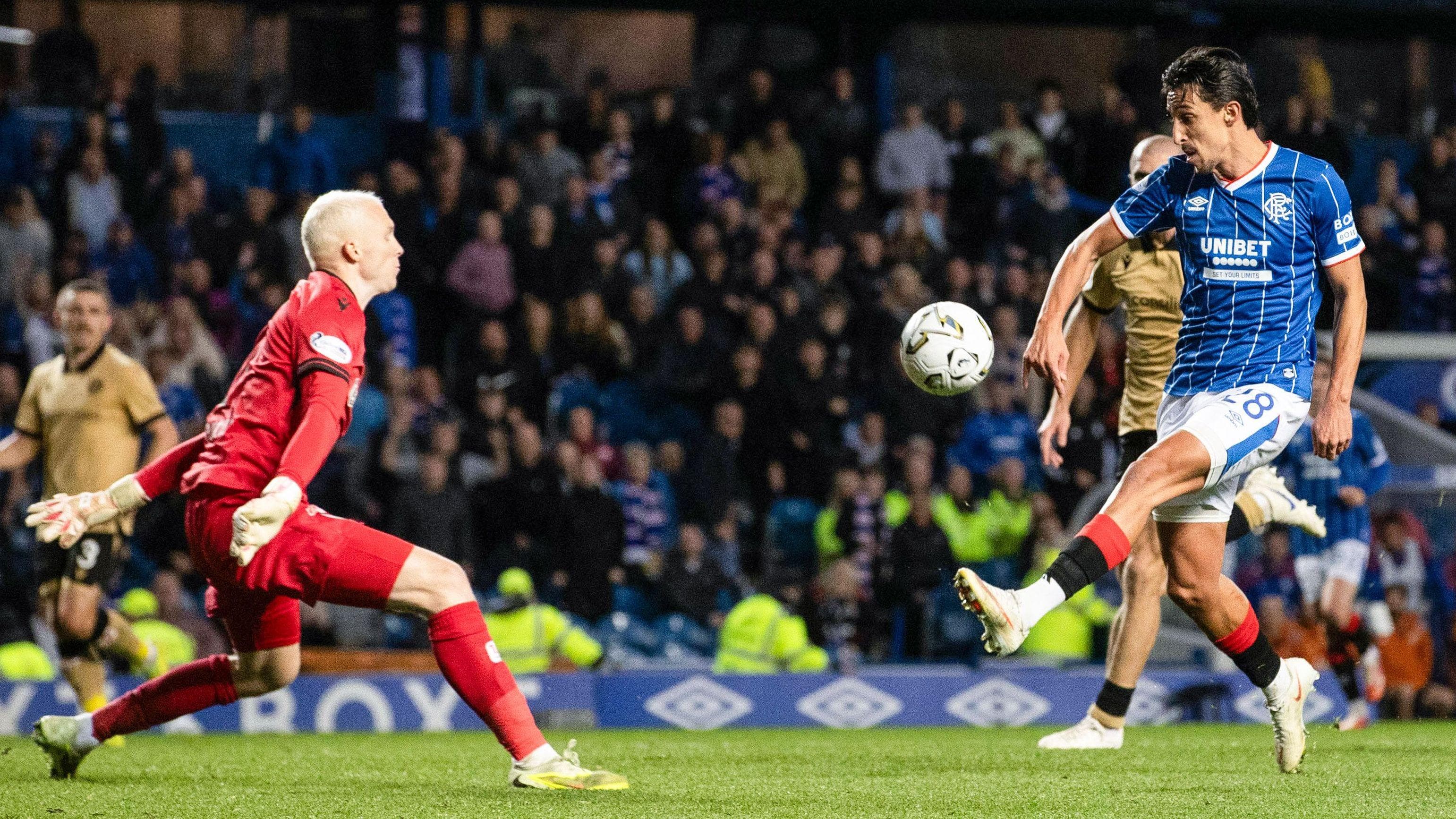 McInnes backs 'godsend' Miovski for big Rangers impact