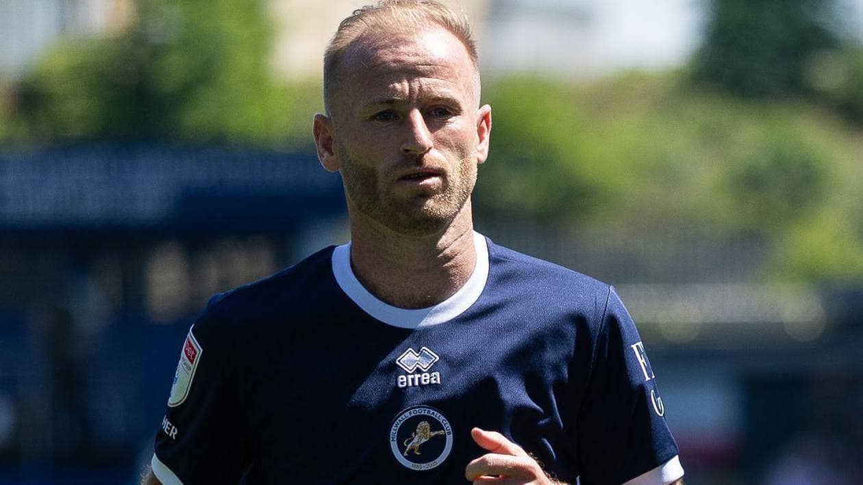 Sheff Wed re-sign legend Bannan and add Barry