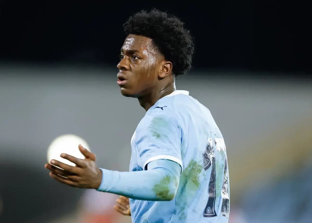 Man City expect Liverpool transfer target to sign new Etihad Stadium contract